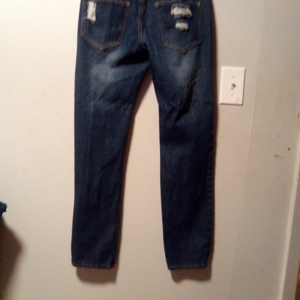 PROJECT eighteen ripped blue jeans. Size 9. (32X29.5)